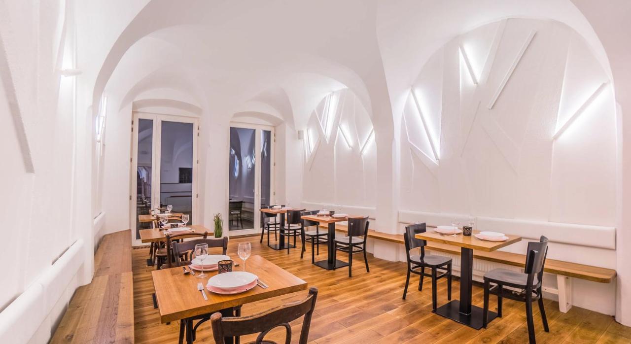 Penzion A Restaurace 14 Hostinné Zewnętrze zdjęcie
