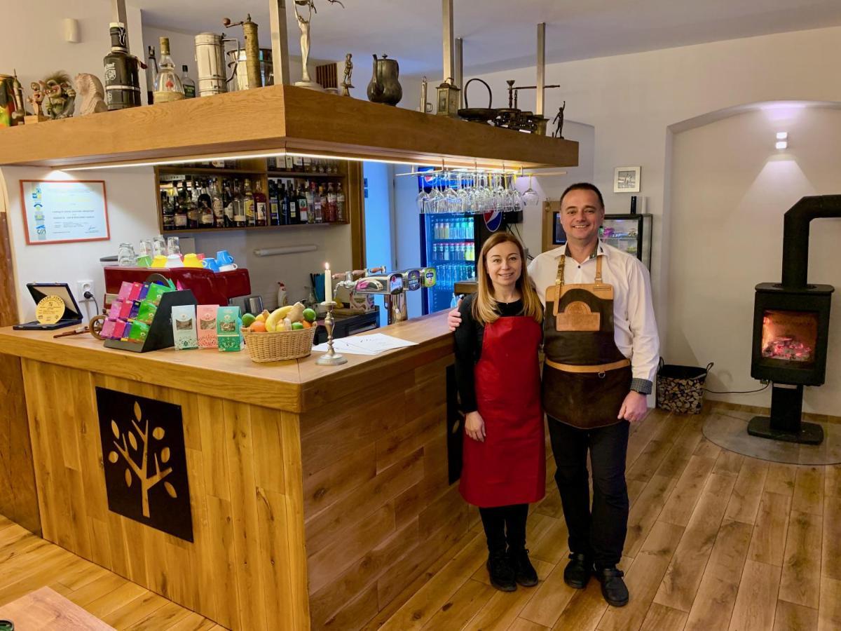 Penzion A Restaurace 14 Hostinné Zewnętrze zdjęcie