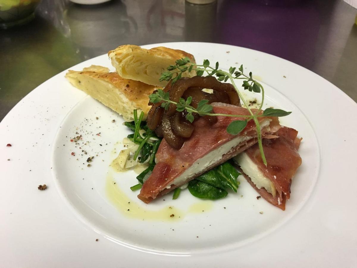 Penzion A Restaurace 14 Hostinné Zewnętrze zdjęcie